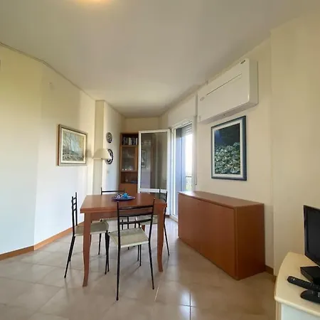 Con Vista Panoramica E Piscina Διαμέρισμα *